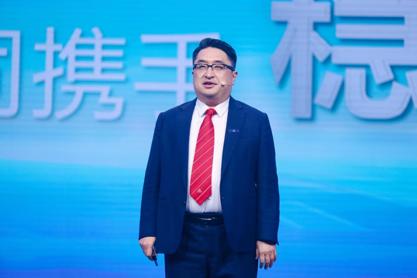 【新闻通稿】高举“可靠”大旗，科技创新引领，宇通重卡全系新品重磅上市！0605v2345.png