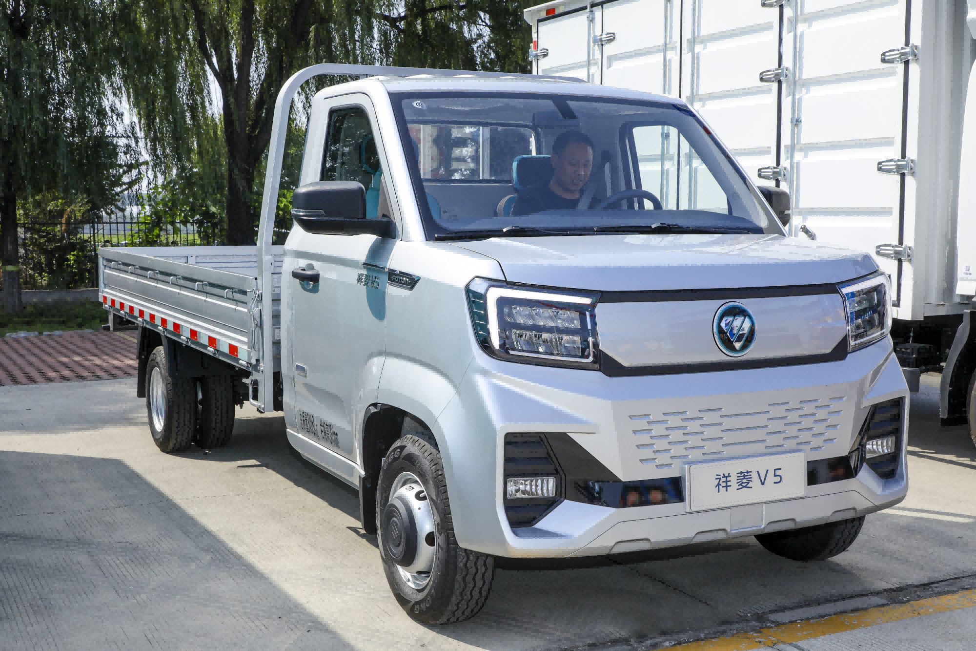 1761036784137225.png 图片2.png